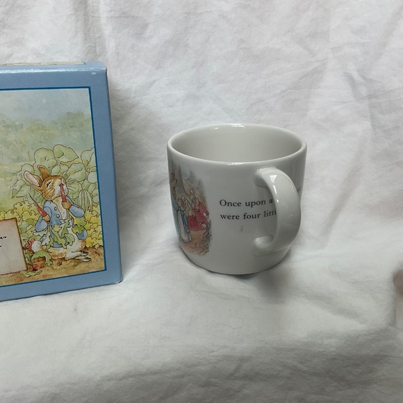 Vintage Peter Rabbit Two-Handled Mug by Wedgewood New in Box - Picture 4 of 10